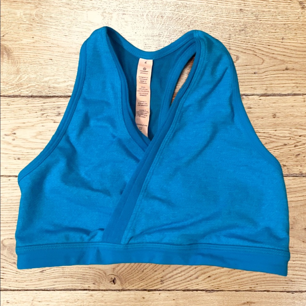 Cross over front bra top lululemon athletica size4